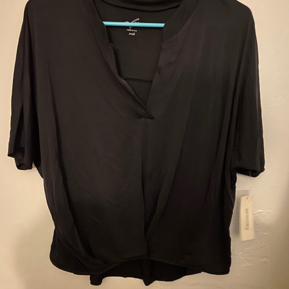 Black shirt never used